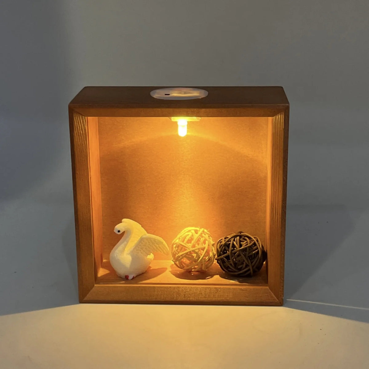boîte lumineuse bois moderne oiseau blanc père noël boules osier noel
