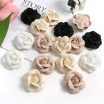 décoration intérieure artificielle roses soie détaillées blanc beige rose pâle noir opaques