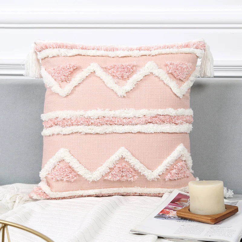 coussins boho chic rose clair blanc motif géométrique pompons opaques adhésifs