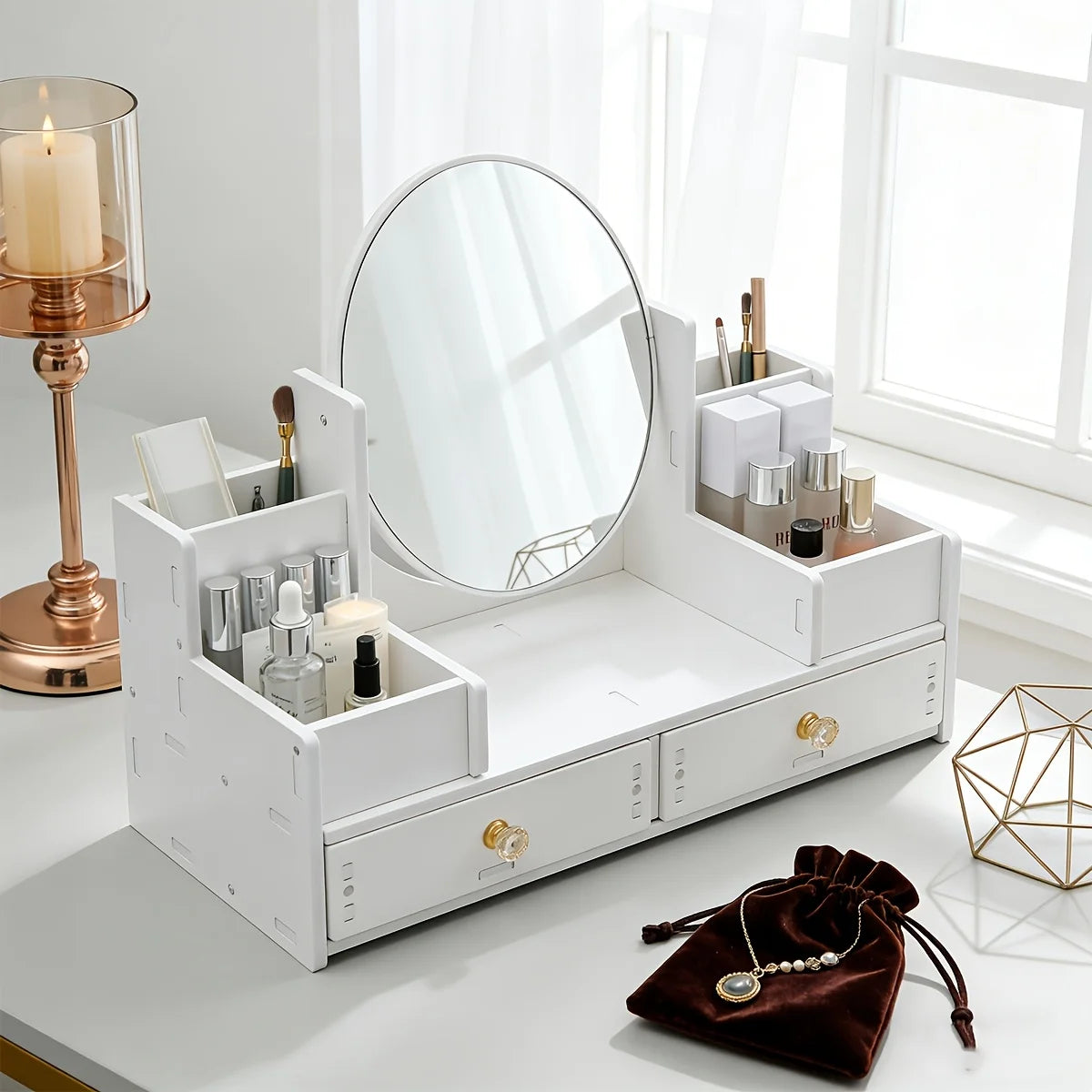 boîte maquillage blanc minimaliste miroir compartiments poignées dorées cosmétiques rangement