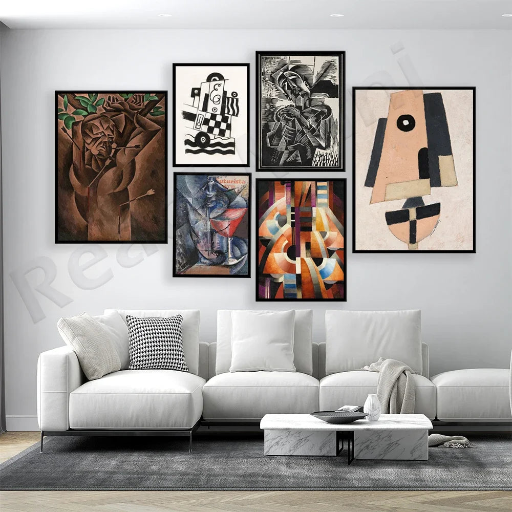 Cette image montre un aménagement d'intérieur élégant avec un canapé blanc, une table basse en marbre et une collection d'œuvres d'art modernes aux motifs géométriques et abstraits.