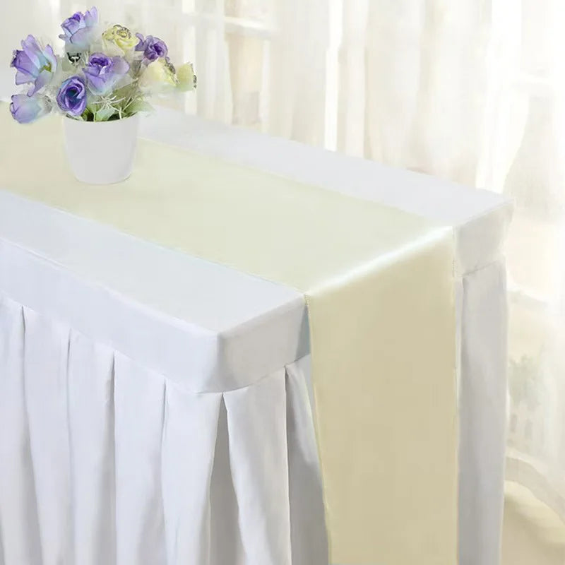 table chemin table uni moderne rouge blanc jaune doré bleu roi beigeclair opacité saisonmariages