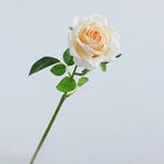 décoration intérieure bouquet roses soie moderne blanc rose rouge minimaliste