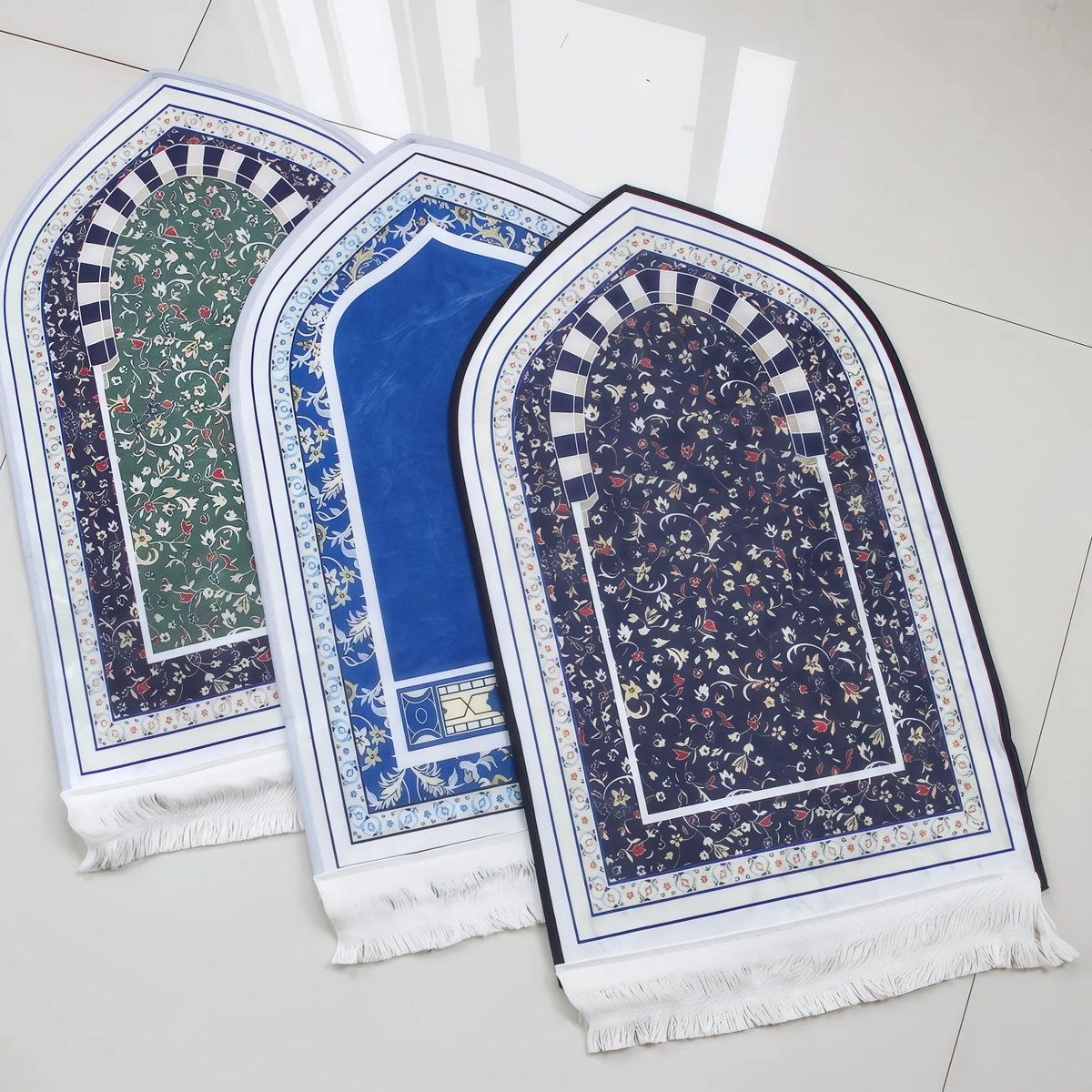 tapis prière musulman polyester antidérapant motifs floraux moderne bleu vert noir blanc usage maison