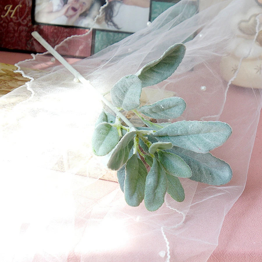 bouquet artificiel feuilles ovales vert clair gris rustique naturel vase transparent emballage brun serviette