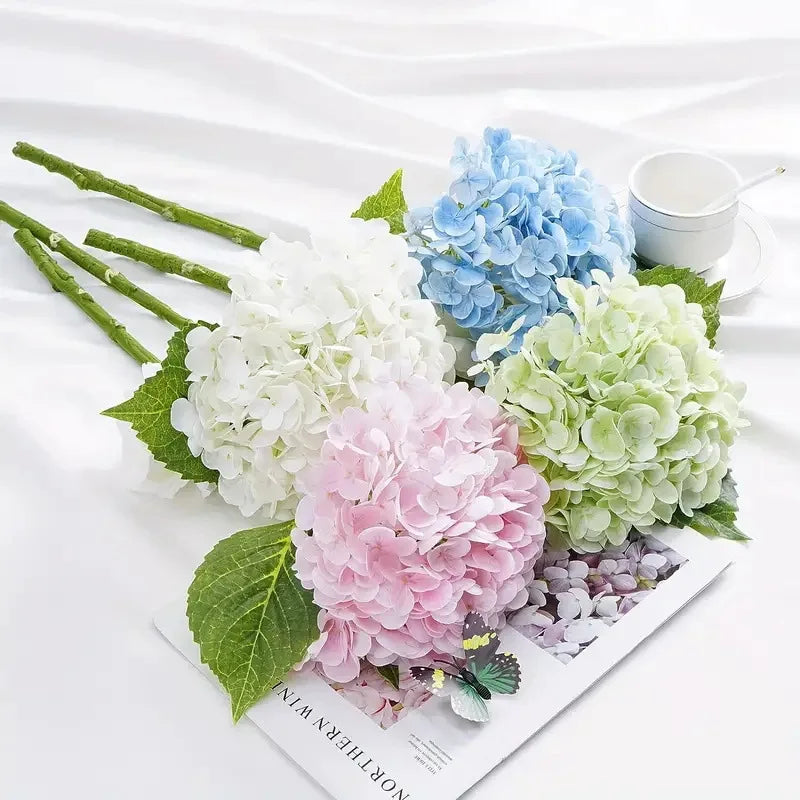 décoration intérieure bouquet artificiel hortensia classique bleu blanc rose vert élégant transparent