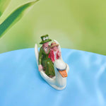 figurines miniatures vintage blanc rose vert bleu détails fins texture mat accessoires chapeaux canoës