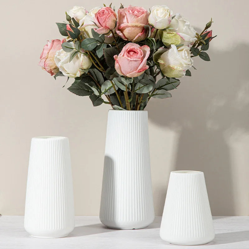 vases blancs rayures verticales modernes bouquets fleurs artificielles durable table decoration