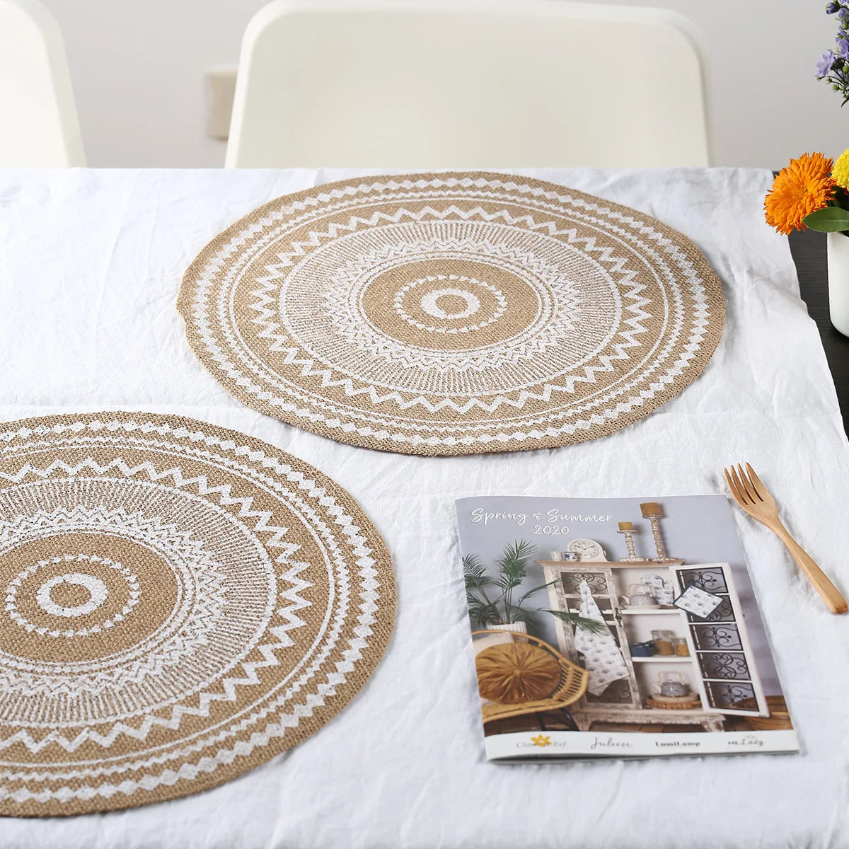 tapis boho chic ethnique tissé lin motifs géométriques beige noir blanc rond