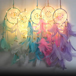 dreamcatcher bohème led plumes semi transparentes toile tissée colorées suspension