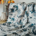 tissu polyester jacquard motifs floraux stylisés blanc bleu gris élégant coudre decorator floral