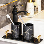 ensemble porte brosse dents porte savon marbre moderne or noir élégant bouteille parfum fleurs