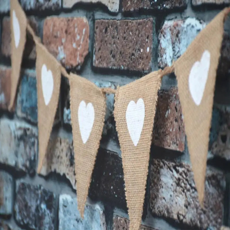 guirlande fanions marron coeurs blancs tissu burlap rustique mariage anniversaire décoration festive