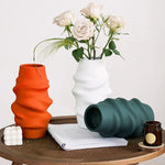 vases modernes orange blanc vert rayures horizontales opaques décoration intérieure papier bougie fleurs artificielles