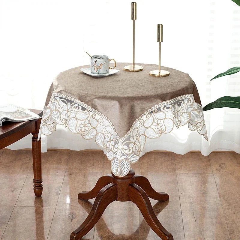nappe table brodée fleurs dentelle polyester élégante classique beige clair foncé usage extérieur fête