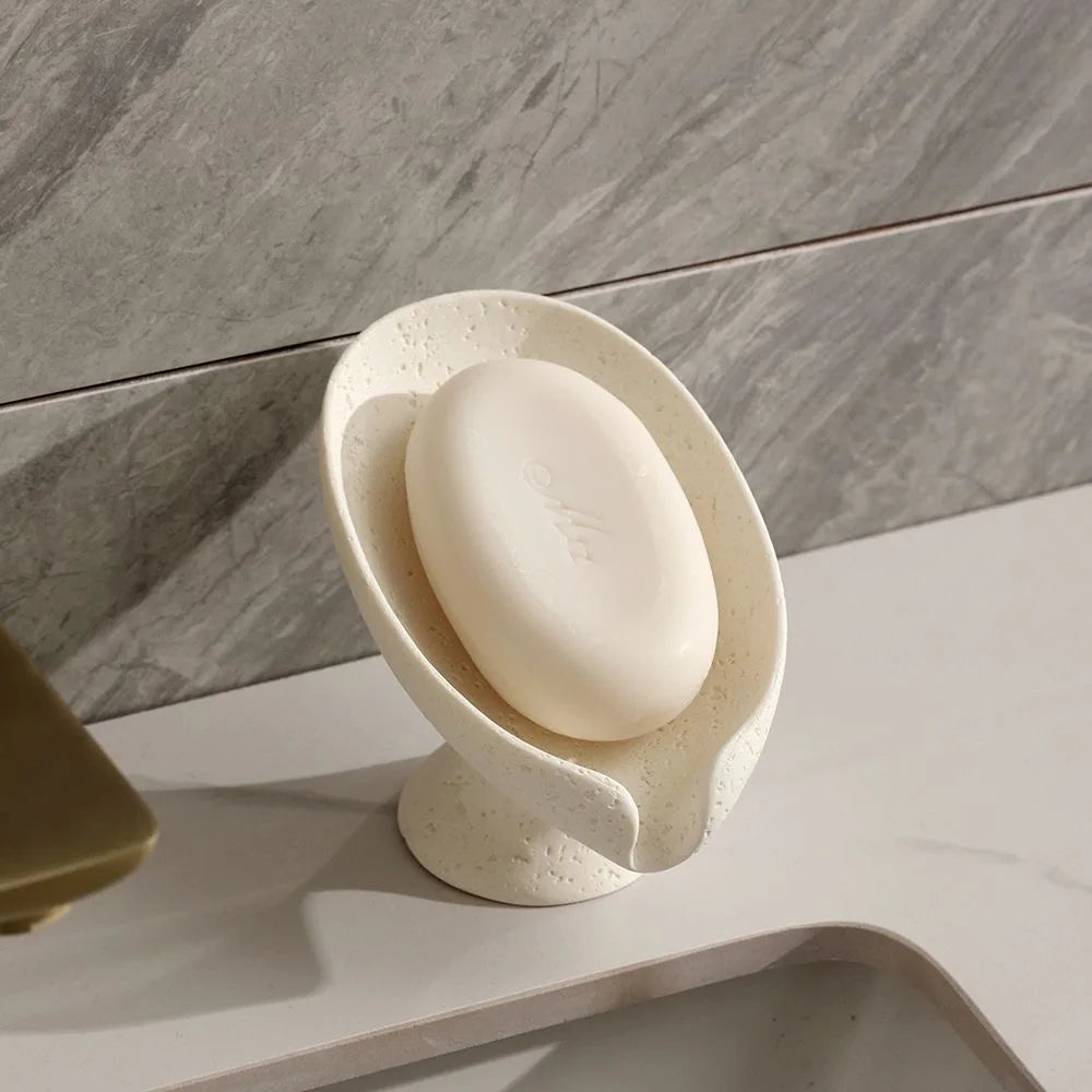 distributeur savon liquide céramique beige texture granulée minimaliste accessoire salle bains après shampooing lotion