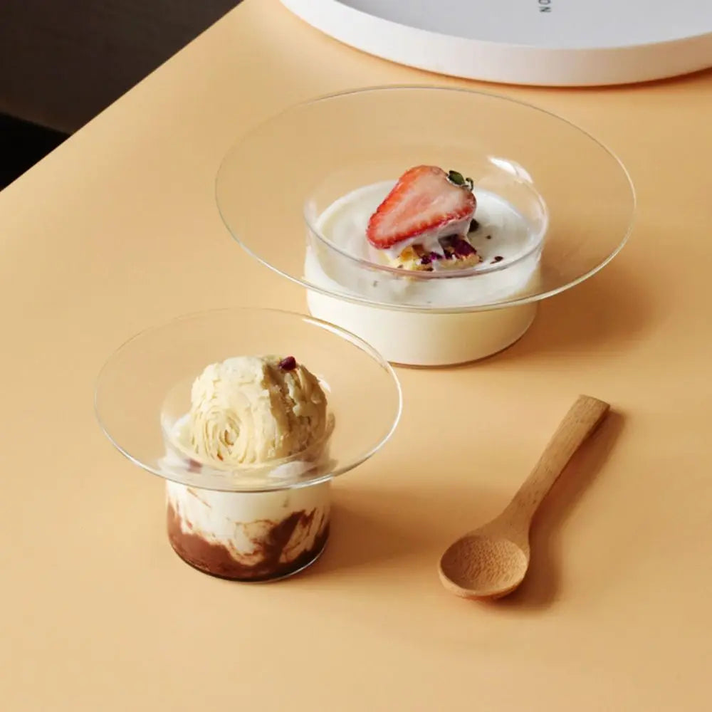 assiettes transparentes modernes petites grandes desserts salades fruits yaourts minimaliste gastronomique