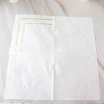 serviettes papier blanc doré classiques occasions festives mariage anniversaire élégantes lignes dorées simples texture