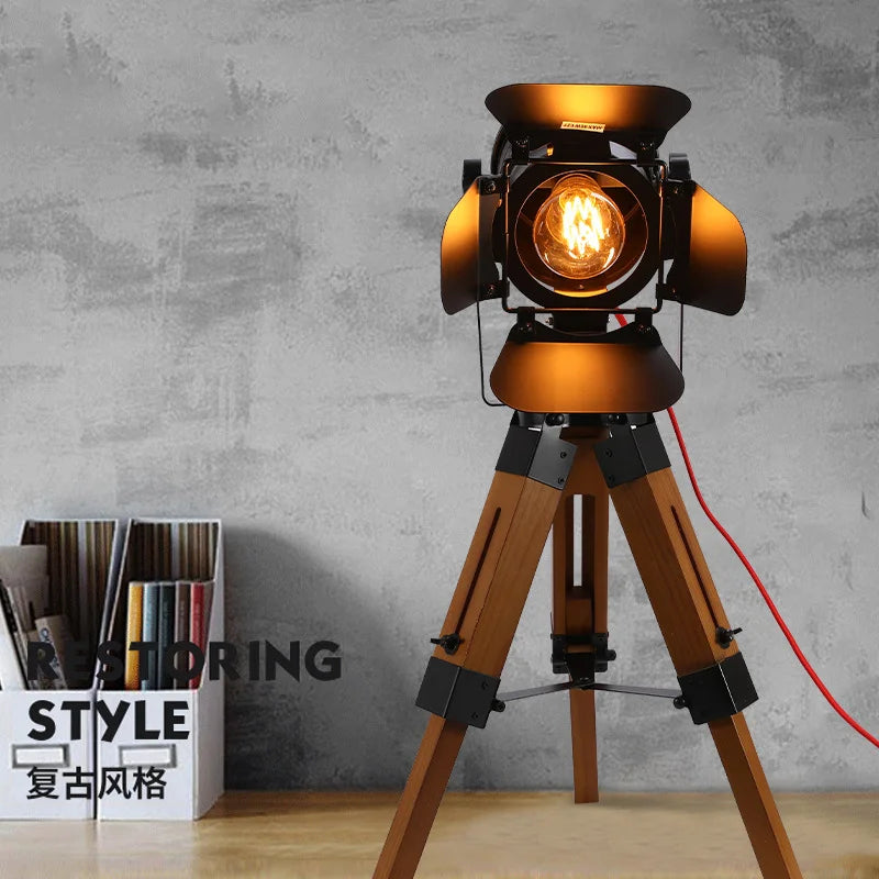 lampe sol trépied industriel vintage bois noir métal doré salon étude
