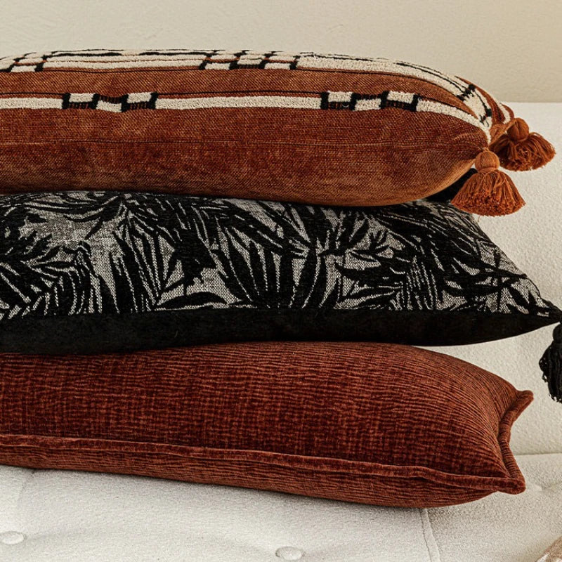 housse coussin lombaire géométrique boho chic marron noir pompons décorative canapé voiture 30x65cm polyester