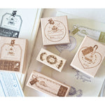 tampons bois naturels motifs gâteaux bonbons artisanal scrapbooking étiquettes journalisation decorative