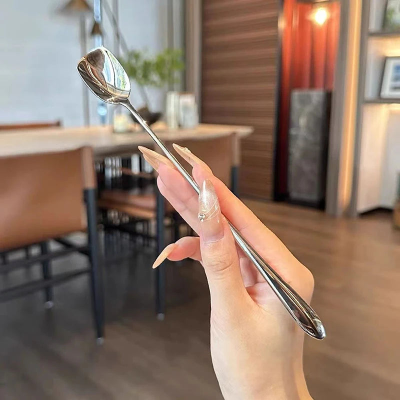 cuillère soupe acier inoxydable argenté texture martelée moderne opacité émaille cuisine maison