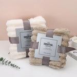 couverture polaire rayures horizontales beige moderne fixations rubans hiver maison qualité catégorie respirante