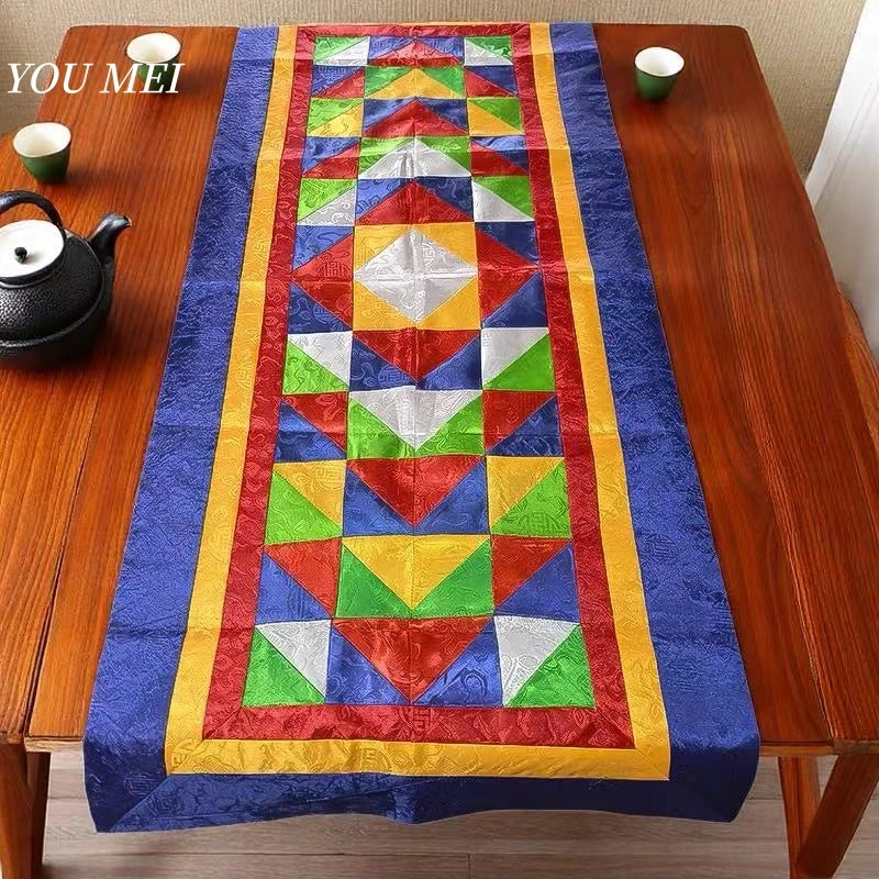 tapis traditionnel brodé patchwork géométrique couleurs vives élégant table manger