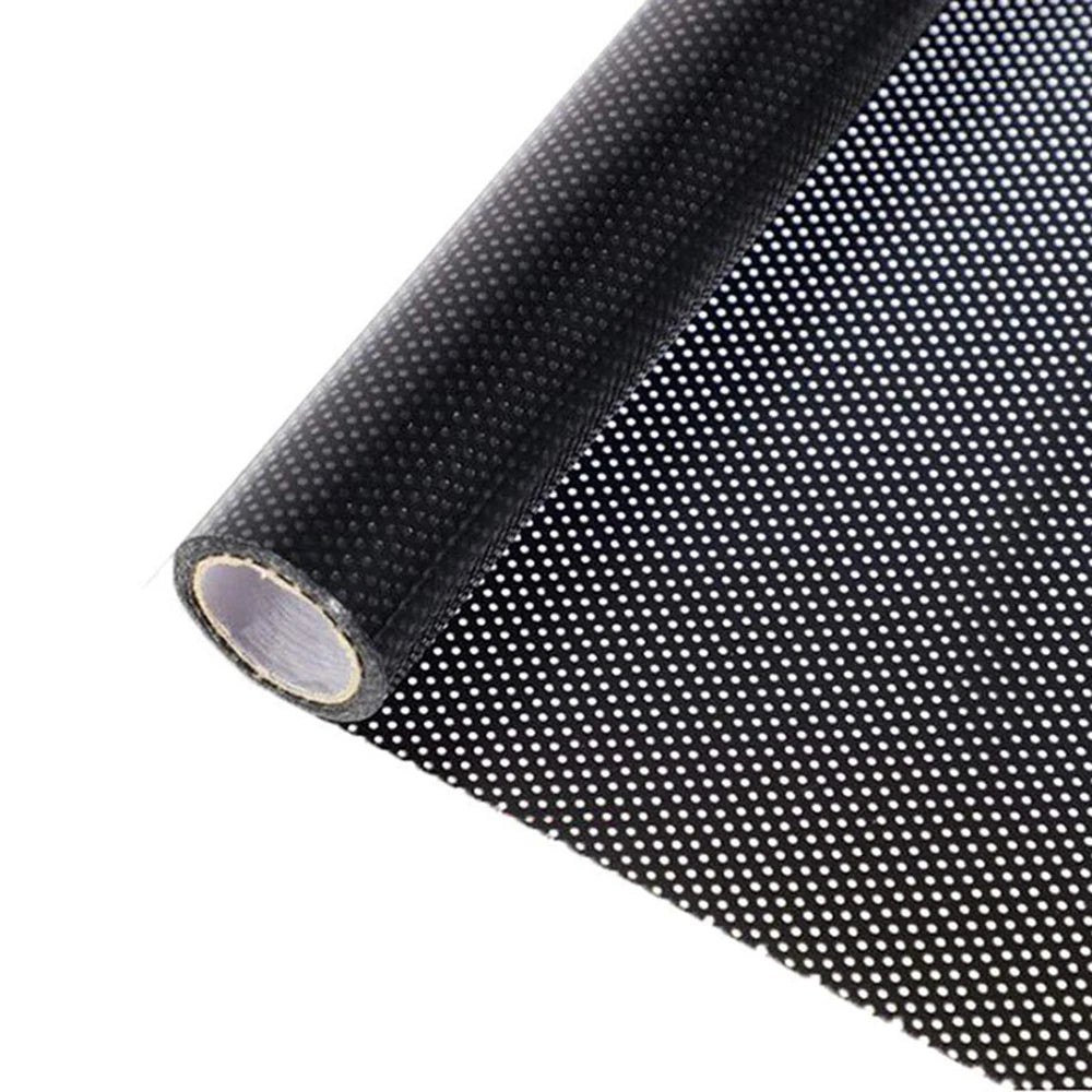 grille ventilation opaque moderne noir blanc perforations régulières fenêtre isolation thermique
