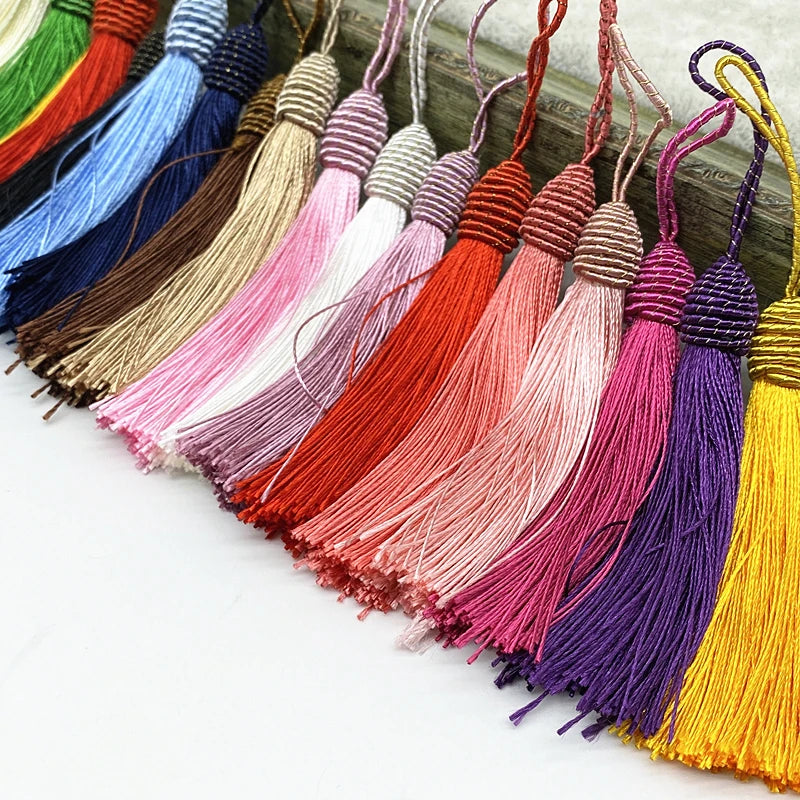 pompons polyester 15cm couleur beige rouge jaune bleu clair rose bleu marine décoratif vêtement