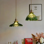 suspension lumineuse vintage vert doré motifs géométriques ampoules câbles chaînes métal