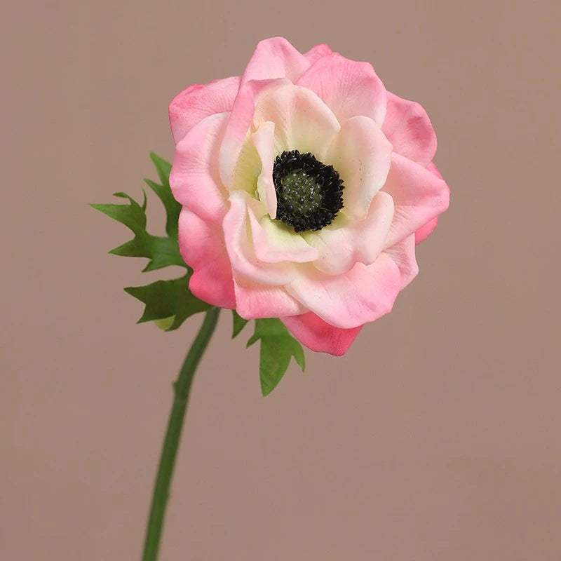 décoration intérieure bouquet fleurs artificielles anémones rose blanches violets minimaliste mariage anniversaire