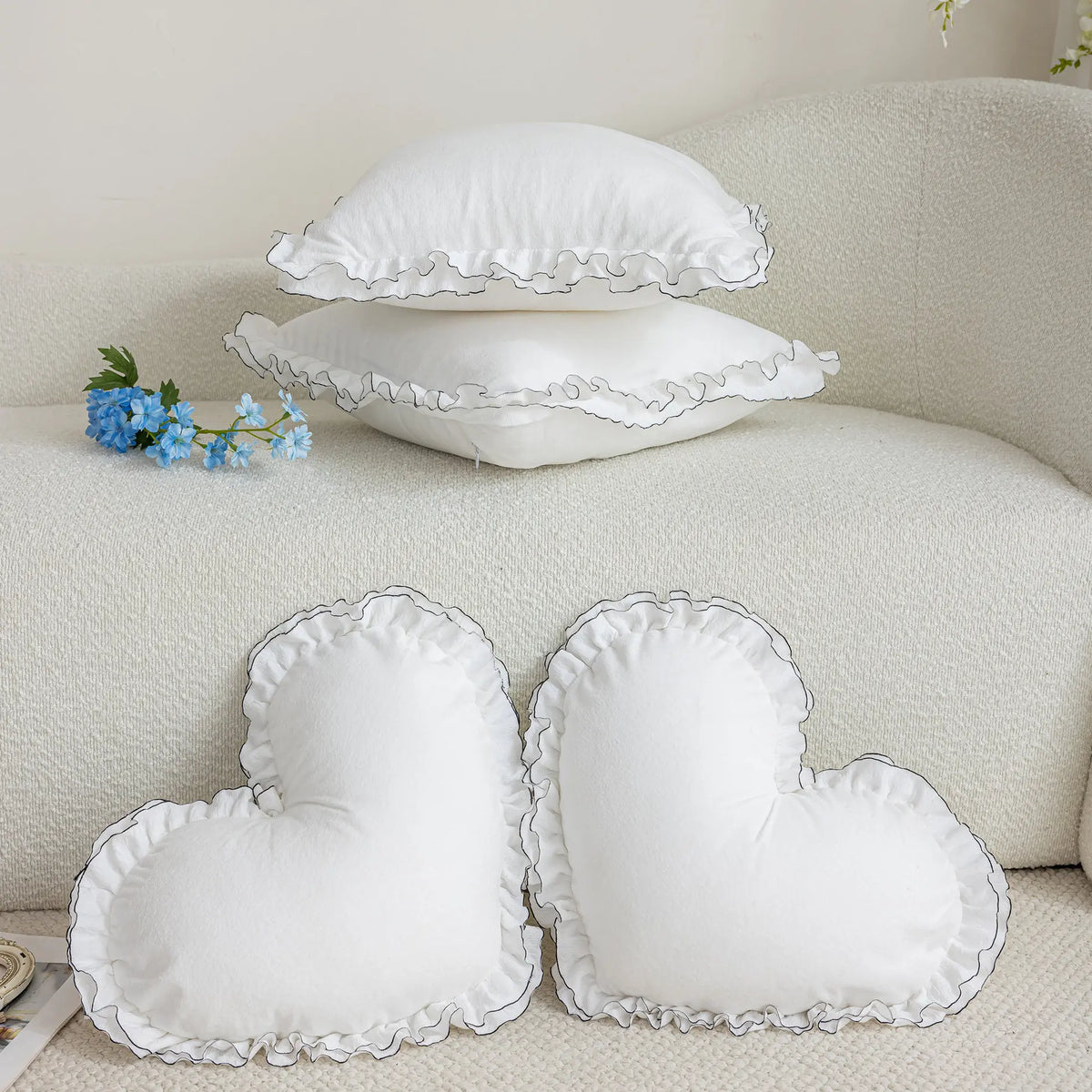 housse coussin dentelle blanche forme cœur carré décoration romantique maison fleurs artificielles photo encadrée