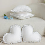 housse coussin dentelle blanche forme cœur carré décoration romantique maison fleurs artificielles photo encadrée