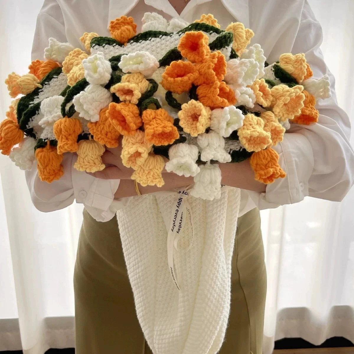 bouquet fleurs artificielles tricotées main orange blanc vert décoratif artisanal cadeau fête mères