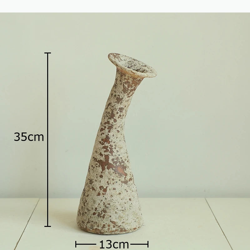 vase decoratif rustique vase table forme colonne beige blanc cassé brun rouille aspect texturé