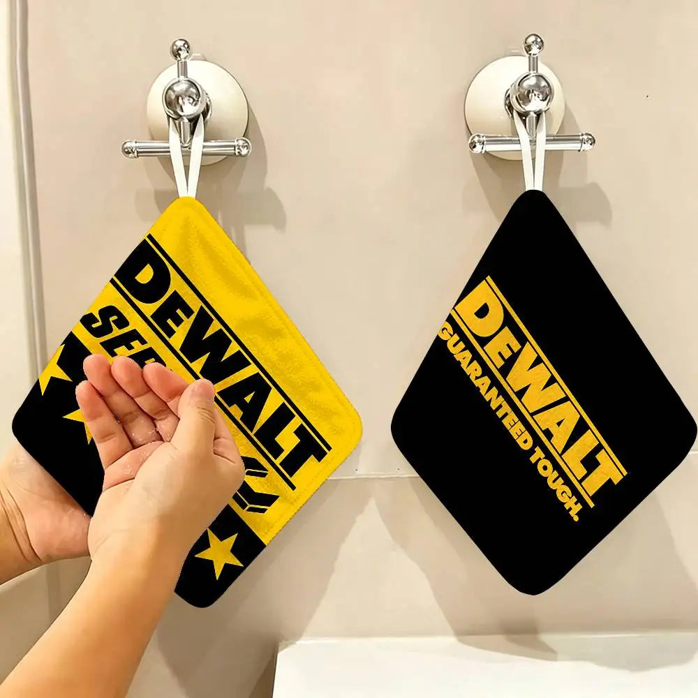 serviette cuisine jaune noir logo dewalt étoiles dorées séchage rapide pratique moderne