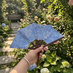 éventail classique fleurs bleu clair brodé cuir poignée décoration intérieure portable multifonction manivelle
