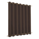 Rideau marron avec œillets dorés, idéal pour une décoration intérieure élégante et moderne. Parfait pour les salons, chambres ou bureaux, il offre une solution pratique pour gérer la luminosité tout en apportant une touche esthétique raffinée à votre espace.