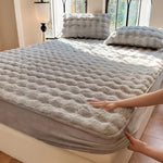 housse lit peluche gris matelassée antiacariens permeable air antibacteries ondulee confortable 200x220cm