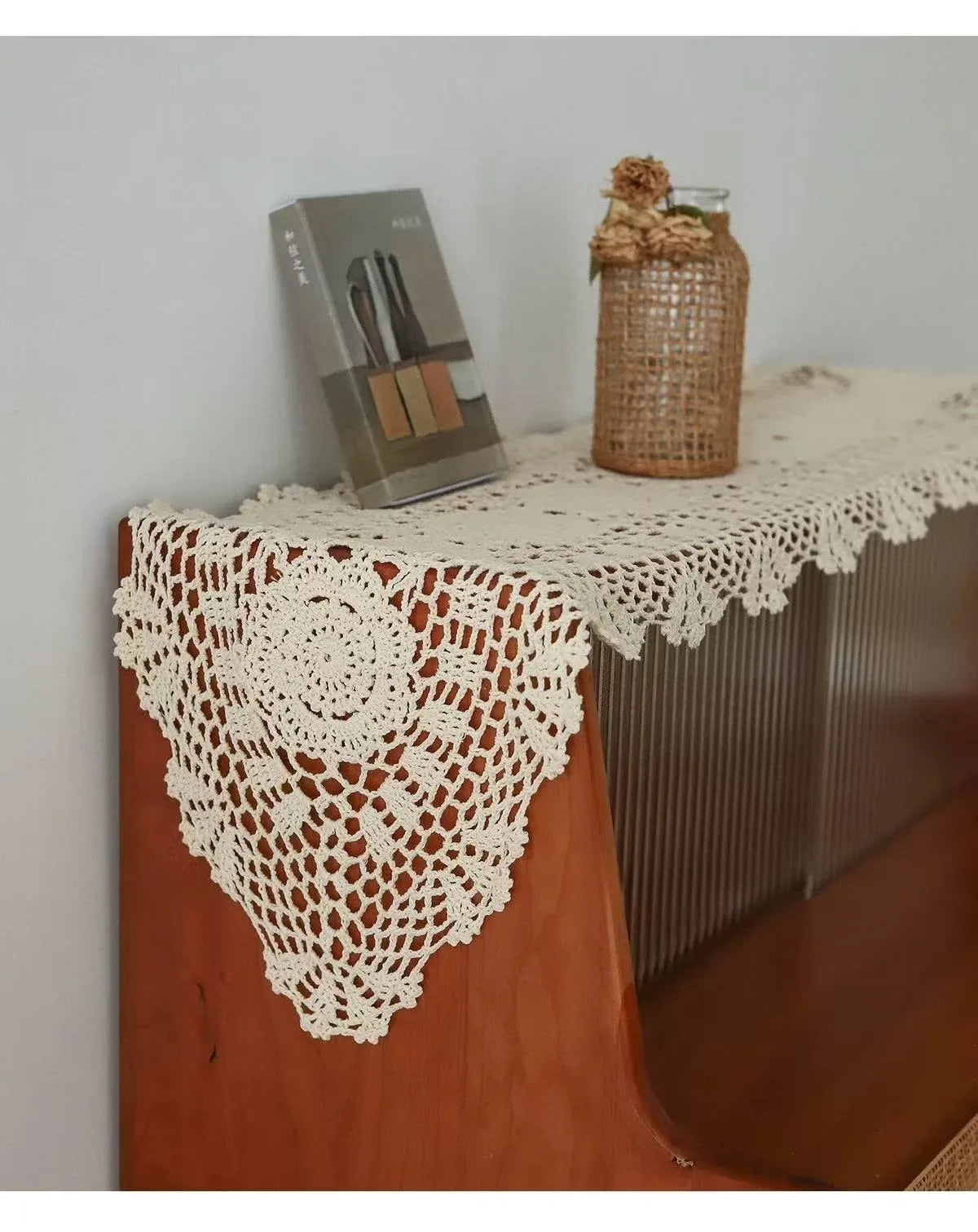 nappe dentelle motif floral vintage table decoration boheme rustique blanc crème