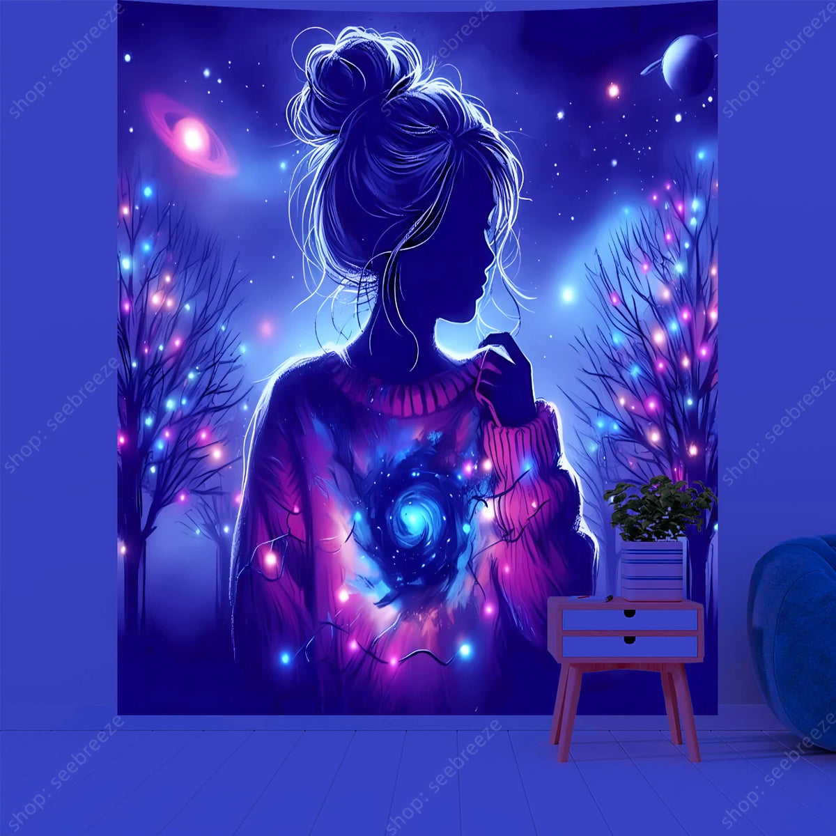 tapisserie moderne galactique femme motifs planétaires rouge violet bleu noir