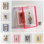 cadre photo mural moderne transparent jaune orange gris vert bleu rose suspension vis fixe
