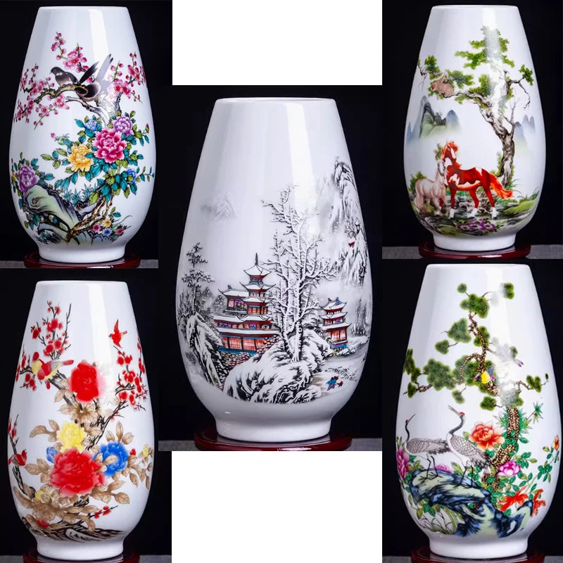 Vases de porcelaine décorés de motifs floraux, de paysages d'hiver et d'animaux de la nature, représentant la beauté et la tradition de l'artisanat chinois.