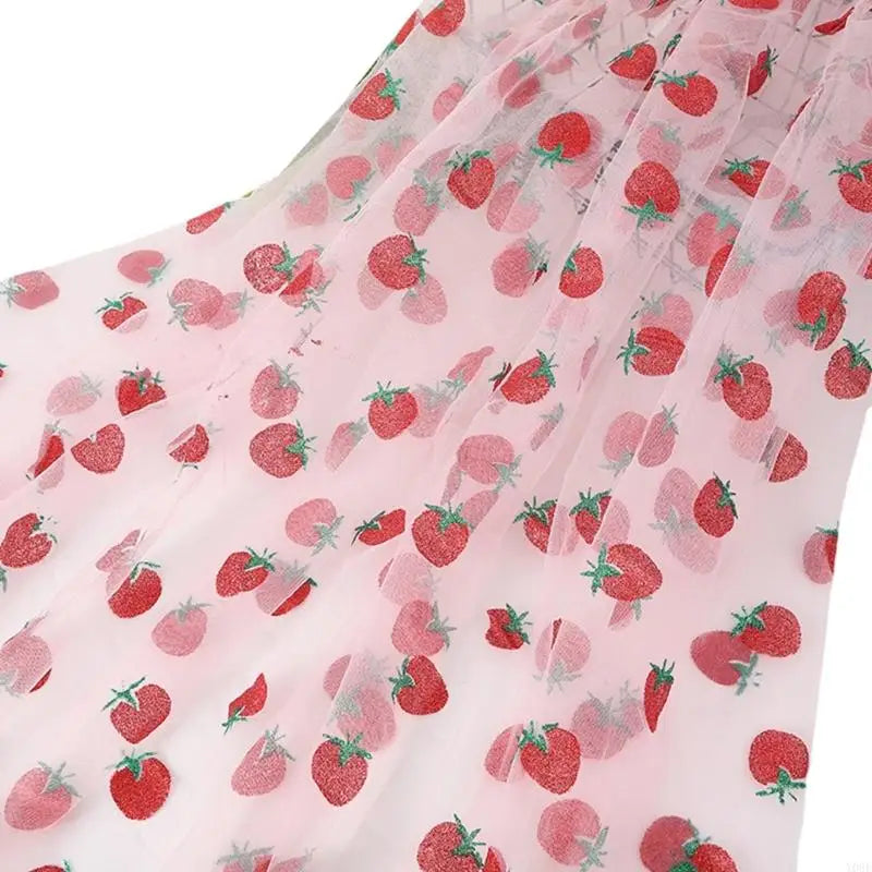 tulle motif fraises rouge feuilles vertes moderne translucide decoration femme adultère blanc