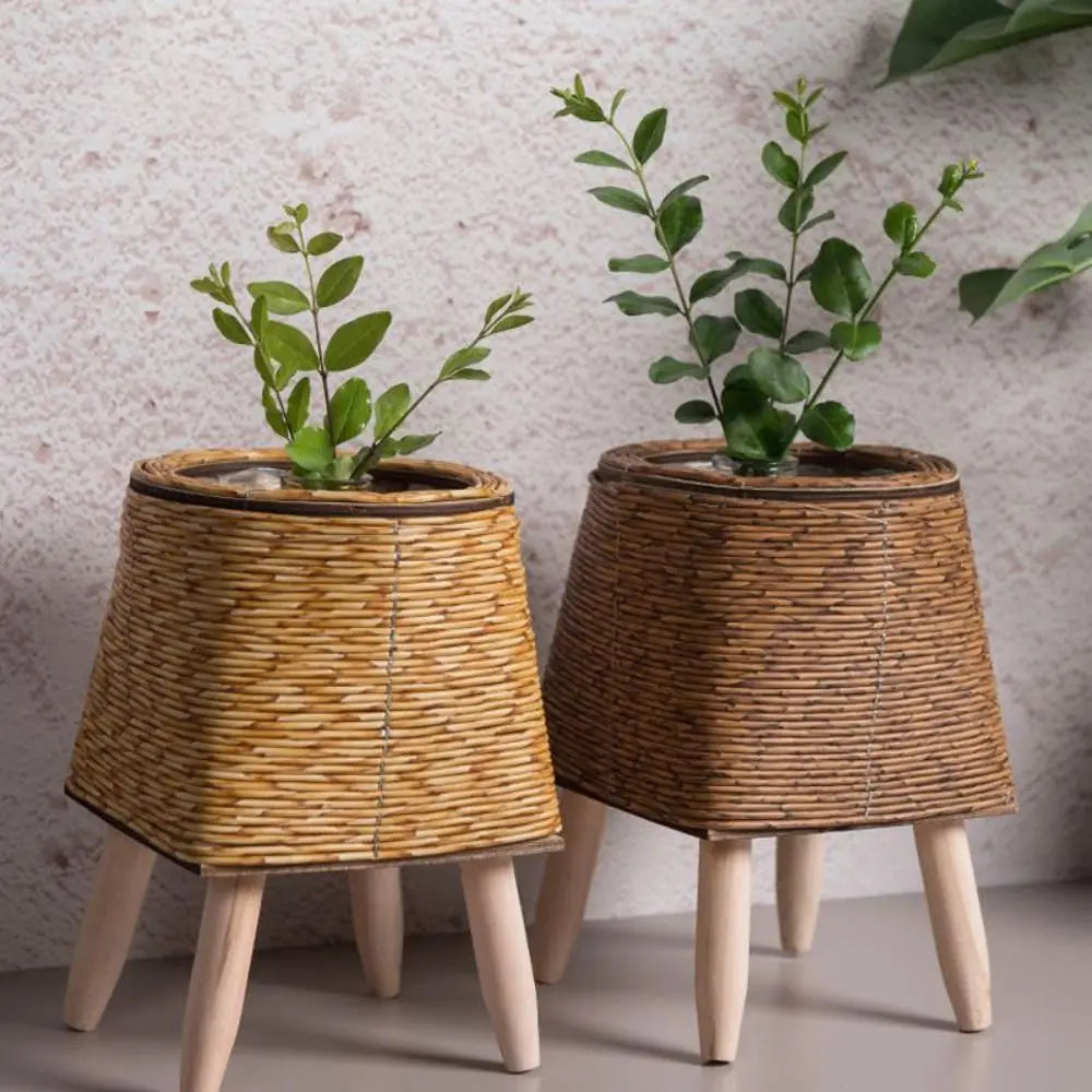 cache pot tressé rotin moderne cactus feuilles vertes marron clair pieds bois durable tissé