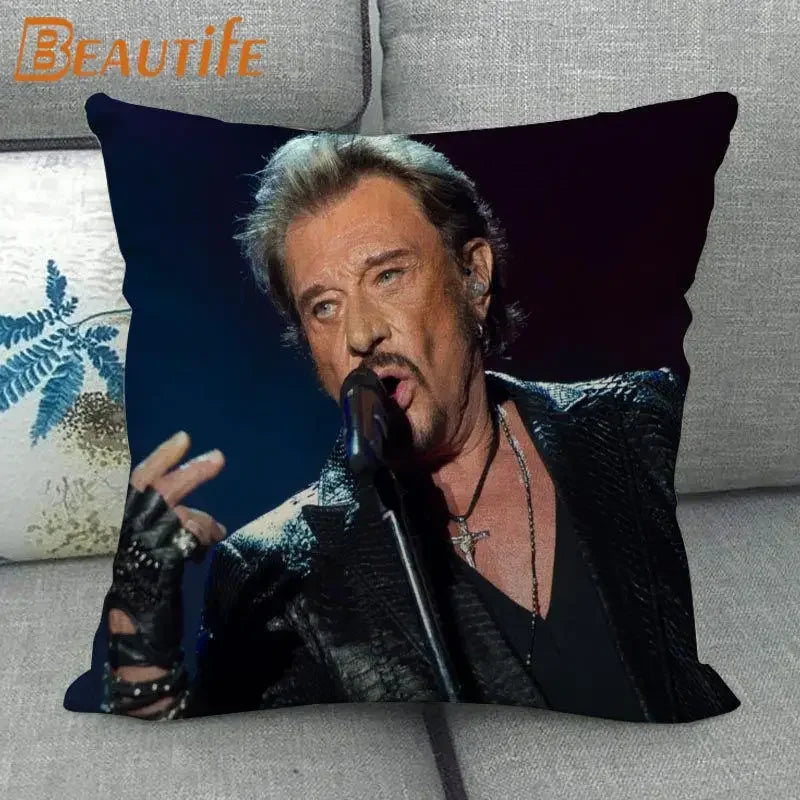 coussin carré moderne homme cheveux blond opacité noir bracelet cuir décoration chambre ornementalité universel