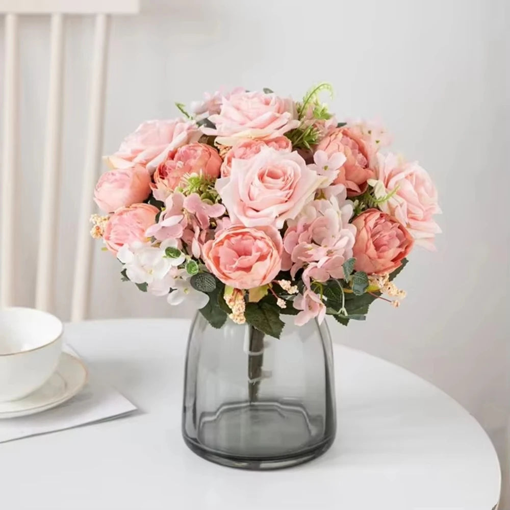 bouquets artificiels roses hydrangeas violettes roses blanches classiques décoration intérieure mariage anniversaire baby shower