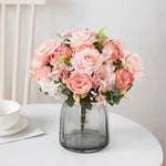 bouquets artificiels roses hydrangeas violettes roses blanches classiques décoration intérieure mariage anniversaire baby shower
