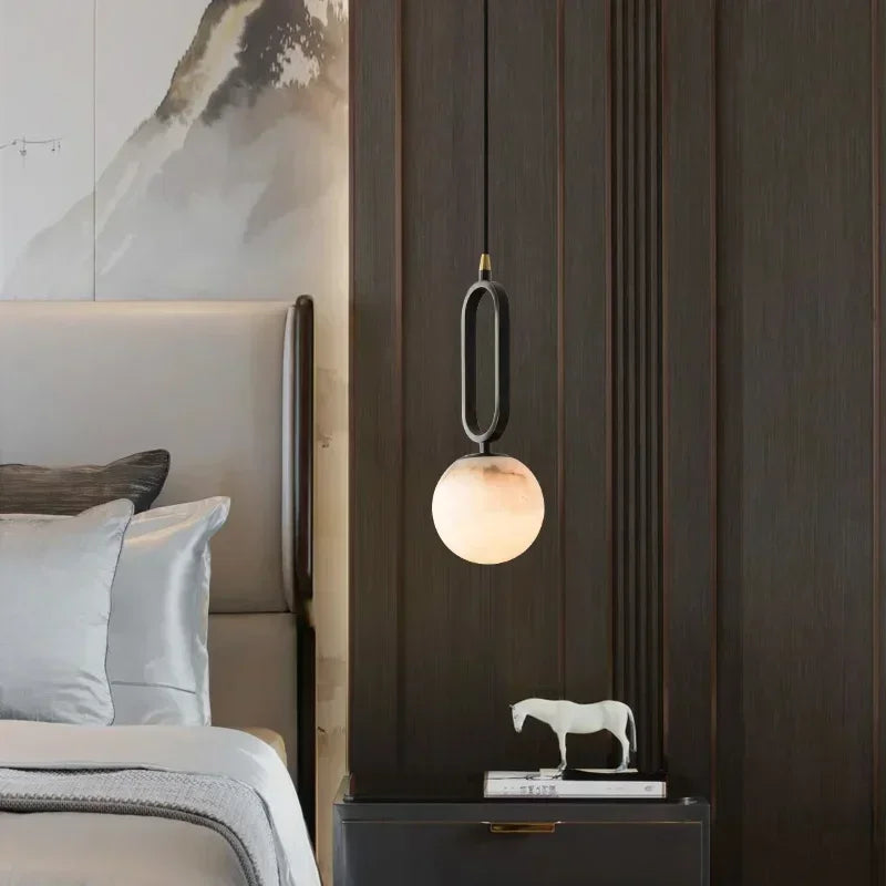 lampe suspendue marbre noir blanche moderne minimaliste globes translucides support métallique